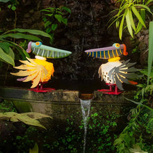 Lade das Bild in den Galerie-Viewer, COOPER – Outdoor-Lichtobjekt Pelikan mit exotischem Charme