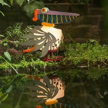 Lade das Bild in den Galerie-Viewer, COOPER – Outdoor-Lichtobjekt Pelikan mit exotischem Charme