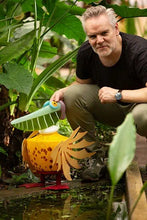 Lade das Bild in den Galerie-Viewer, COOPER – Outdoor-Lichtobjekt Pelikan mit exotischem Charme