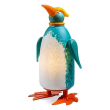 Lade das Bild in den Galerie-Viewer, DIVER – Das Outdoor Lichtobjekt Pinguin mit charmanter Coolness