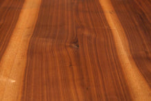 Lade das Bild in den Galerie-Viewer, Esstisch "Big Foot" - Div. Accessoires & Möbel