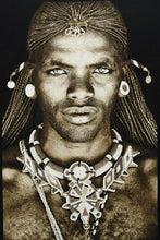 Lade das Bild in den Galerie-Viewer, Gobelinbild Samburu Warrior Kenia - Thomas Albrecht
