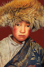 Lade das Bild in den Galerie-Viewer, Gobelinbild Tibetan Boy - Gobelin Bild