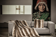 Lade das Bild in den Galerie-Viewer, Gobelinbild Tibetan Child - Thomas Albrecht