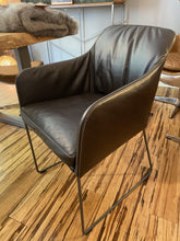 Lade das Bild in den Galerie-Viewer, KFF Armlehnenstuhl YOUMA - KFF
