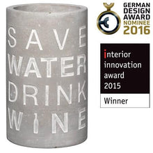 Lade das Bild in den Galerie-Viewer, Weinkühler aus Beton "Save Water drink Wine" - räder