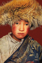 Lade das Bild in den Galerie-Viewer, Gobelinbild Tibetan Boy - Gobelin Bild
