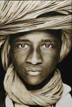Lade das Bild in den Galerie-Viewer, Gobelinbild Tuareg Boy Mali - Thomas Albrecht
